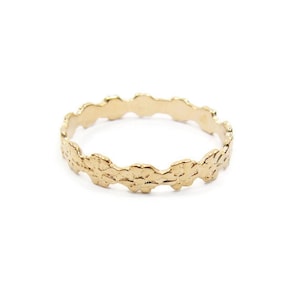 Floral Gold ring. Dainty gold ring. Floral ring. Gold ring. Flower ring. Gold flower ring. Delicate ring. Dainty ring. Stackable gold ring