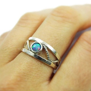 Sterling silver rope ring. Opal ring. Silver opal ring. Rope silver ring. Opak rope ring. birthday gift ideas. Opal jewelry (sr-9574-485).