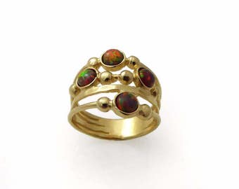 Anillo de ópalo de oro. Anillo ópalo. Anillo de oro con ópalo de fuego. Anillo ancho. Anillo ancho de oro. Anillo ancho de ópalo. Anillo de oro ondulado. Anillo de ópalo ondulado.