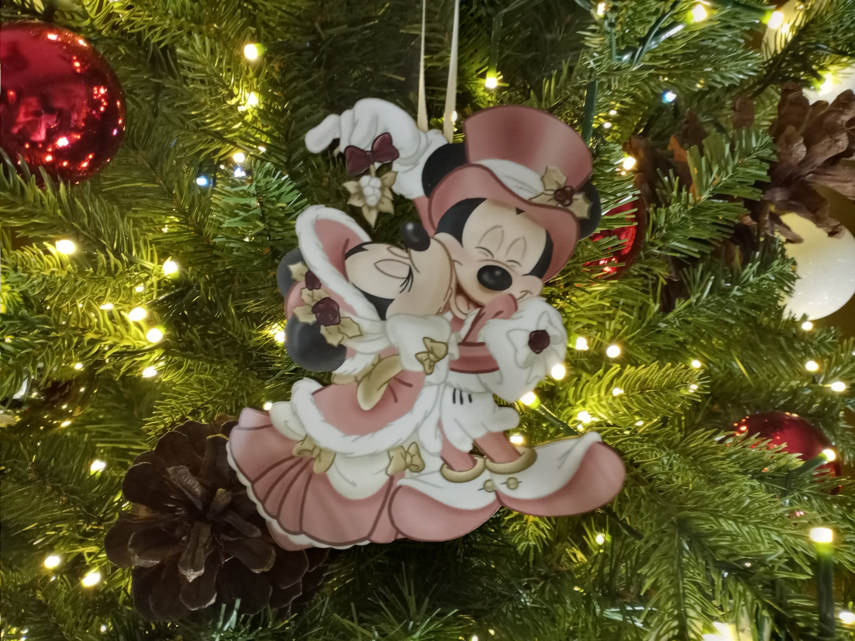 Mickey and minnie victorian christmas ornament Clearance