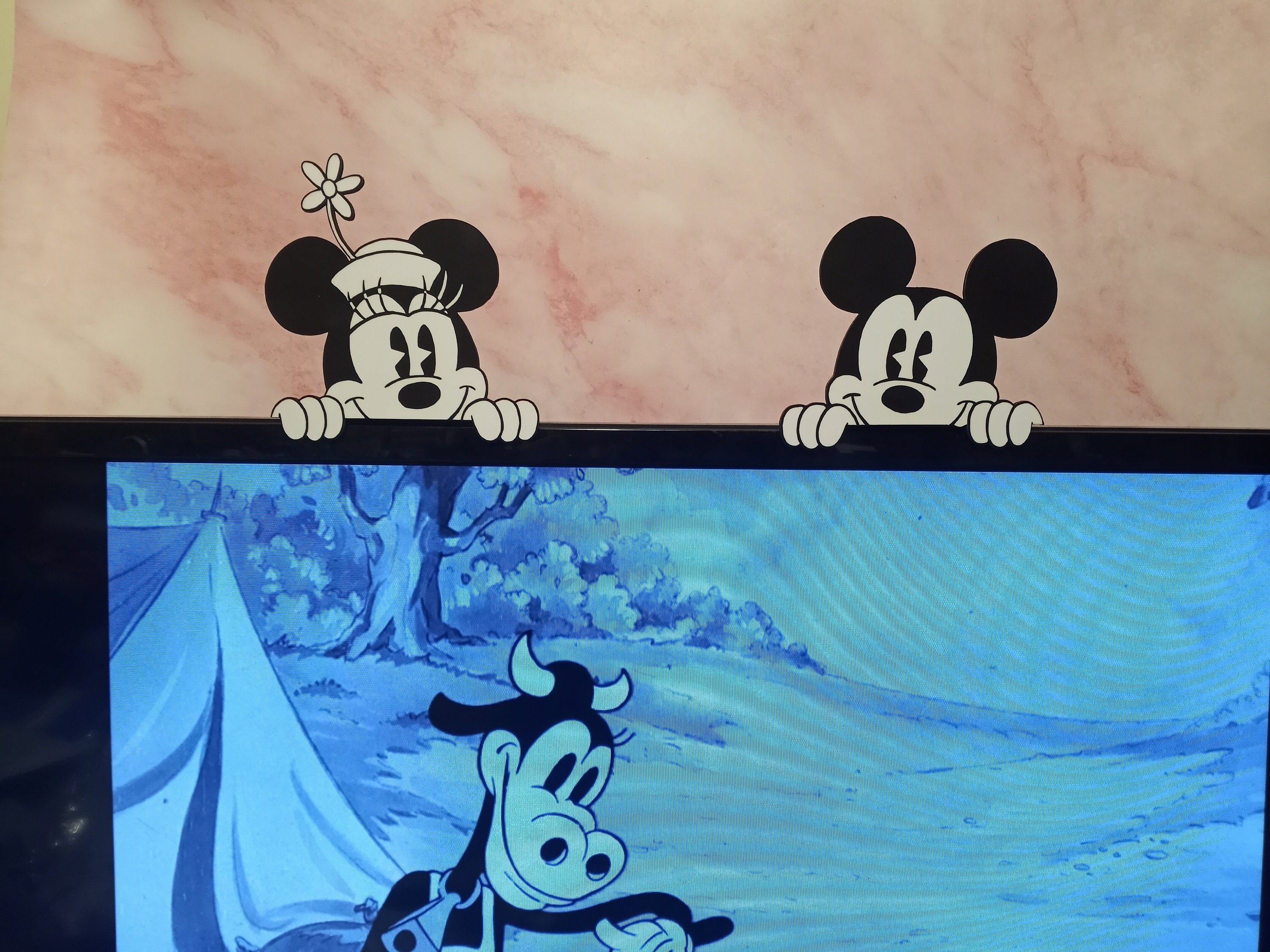 Disney Mickey & Minnie 19インチ LED TV Mickey & Minnie TV / Computer Monitor Peeking Set - Etsy