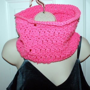 Pink Cowl Scarf, Crochet Circle Scarf, Pink Crochet Cowl, Pink Infinity Scarf, Winter neckwarmer, Womens Cowl, Fashion Neckwarmer image 5