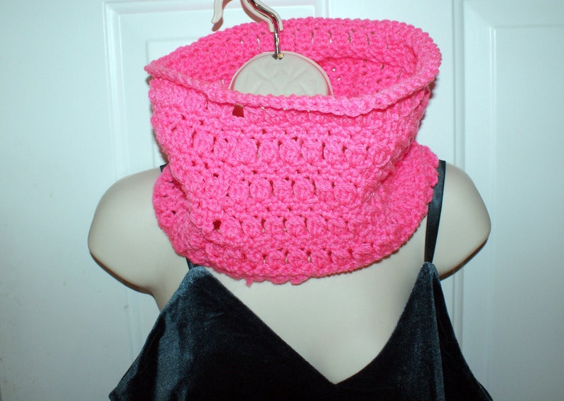 Pink Cowl Scarf, Crochet Circle Scarf, Pink Crochet Cowl, Pink Infinity Scarf, Winter neckwarmer, Womens Cowl, Fashion Neckwarmer image 5