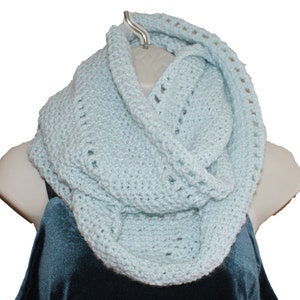 Womens Cowl, Crochet Cowl, Infinity Cowl, Winter Neckwarmer, Winter Cowl, Circle Scarf, Eternity Cowl, Blue Infinity Scarf, Blue Scarf