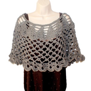Elegant Capelet, Grey Capelet, Woman Poncho, Gray Poncho, Trendy Shawl, Womens Capelet, Gray Shawl, Wedding Capelet, Shoulder Warmer