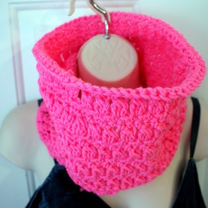 Pink Cowl Scarf, Crochet Circle Scarf, Pink Crochet Cowl, Pink Infinity Scarf, Winter neckwarmer, Womens Cowl, Fashion Neckwarmer image 3