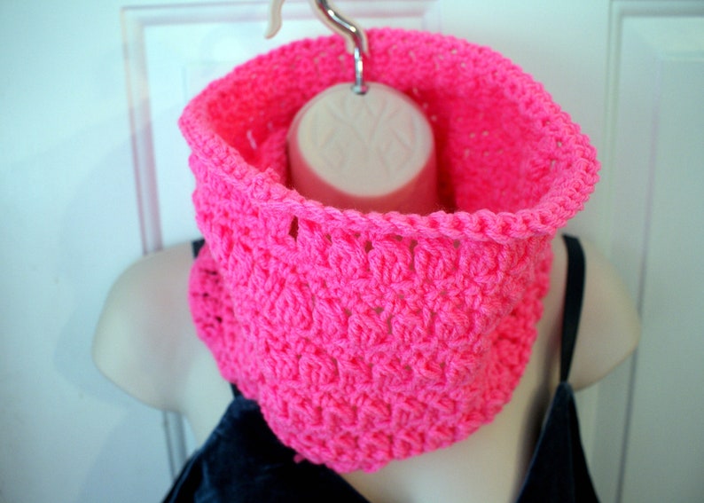 Pink Cowl Scarf, Crochet Circle Scarf, Pink Crochet Cowl, Pink Infinity Scarf, Winter neckwarmer, Womens Cowl, Fashion Neckwarmer image 3