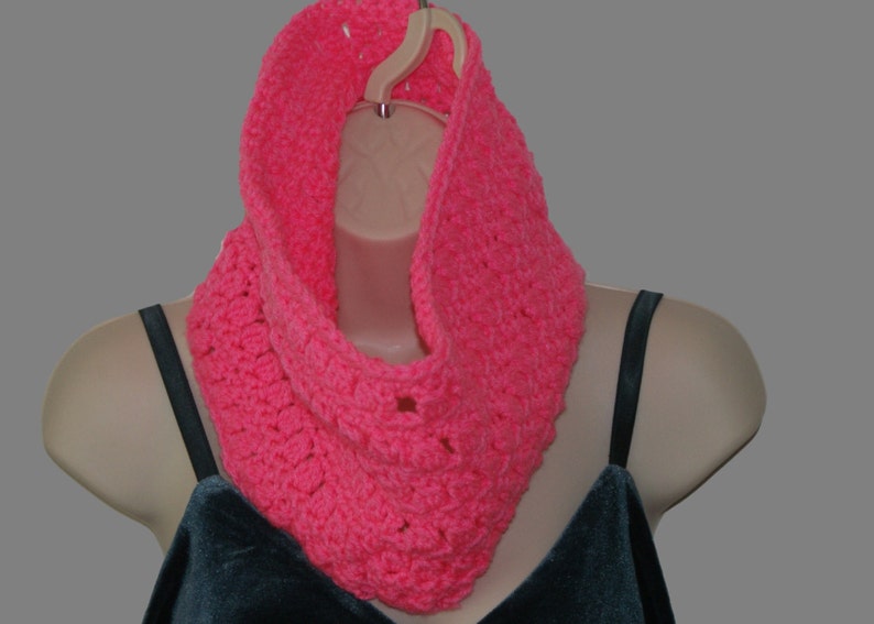 Pink Cowl Scarf, Crochet Circle Scarf, Pink Crochet Cowl, Pink Infinity Scarf, Winter neckwarmer, Womens Cowl, Fashion Neckwarmer image 2
