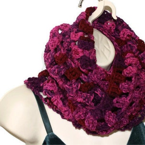 Lila Cowl, Lila Winter Schal, Schal für Frauen, gestrickt, Infinity Cowl Schal, Hand Häkelschal, Schal Cowl, Chunky Circle Schal