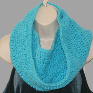 Bufanda de capucha, bufanda circular, capucha de ganchillo verde azulado, calentador de cuello de moda de invierno, bufanda turquesa, bufanda con capucha azul, bufanda de eternidad, capucha infinita