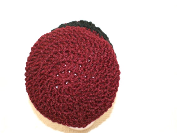 Ladies beautiful Red crocheted cloche hat with black trim, one of a kind Women main image 4
