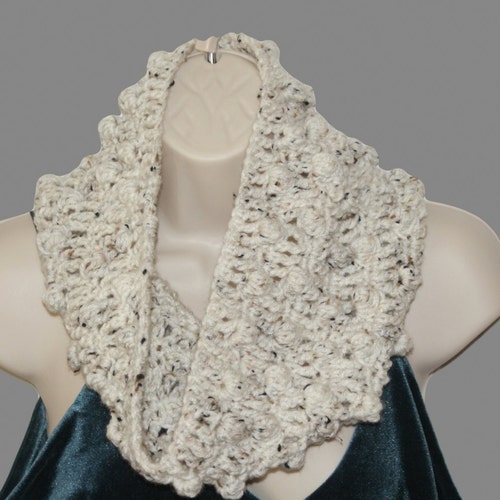 Womens Cowl, Crochet Cowl, Infinity Cowl, Winter Neckwarmer, Winter Cowl, Circle Scarf, Infinity Scarf, Oatmeal Scarf, shipping Winter Scarf