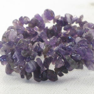 ONE SIZE FITS ALL AMETHYST STRECHY CHUNKY CHIP BEAD BRACELET