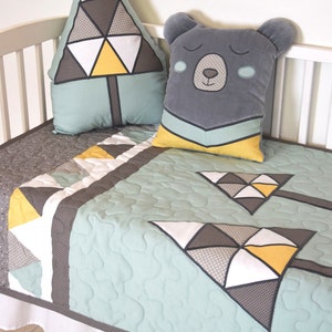 grizzly bear blanket ,  boy baby blanket, crib quilt, bear quilt, bear crib bedding, woodland nursery bedding