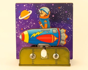 Wind-Up Diorama - Space Monkey!