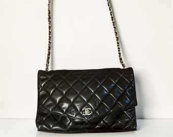 Bolso de hombro clásico clásico CHANEL auténtico, acolchado, jumbo XL, matelassé 33, con cadena atemporal.