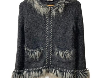 Chaqueta de punto con cremallera de alpaca y cachemir de CHANEL, modelo P39892, talla 36.