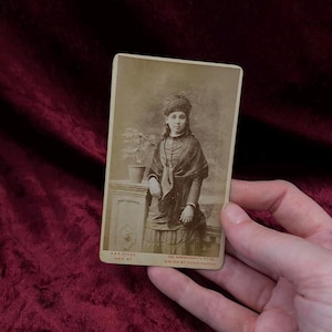 Antique vintage Victorian Edwardian late 1800s early 1900s CDV photo cabinet card of young lady carte de visite ephemera curio photograph