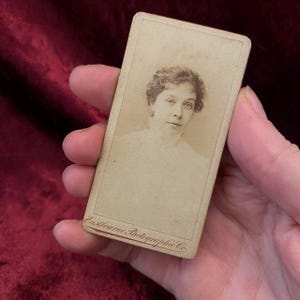 Antique vintage Victorian Edwardian late 1800s early 1900s CDV photo cabinet card of lady carte de visite ephemera curio photograph