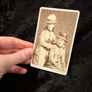 Antique vintage Victorian Edwardian late 1800s early 1900s CDV photo cabinet card of sisters carte de visite ephemera curio photograph
