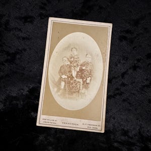 Antique vintage Victorian Edwardian 1800s early 1900s CDV photo cabinet card of siblings children carte de visite ephemera curio photograph