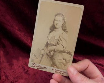 Antique vintage Victorian Edwardian late 1800s early 1900s CDV photo cabinet card of lady carte de visite ephemera curio photograph