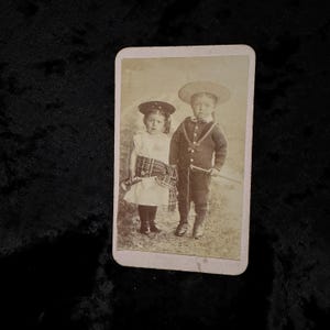 Antique vintage Victorian Edwardian 1800s early 1900s CDV photo cabinet card of siblings children carte de visite ephemera curio photograph