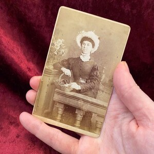 Antique vintage Victorian Edwardian late 1800s early 1900s CDV photo cabinet card of lady carte de visite ephemera curio photograph
