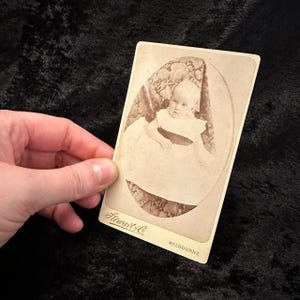 Antique vintage Victorian Edwardian late 1800s early 1900s CDV photo cabinet card of a baby carte de visite ephemera curio photograph