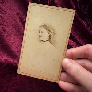 Antique vintage Victorian Edwardian late 1800s early 1900s CDV photo cabinet card of lady carte de visite ephemera curio photograph
