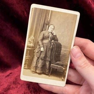 Antique vintage Victorian Edwardian late 1800s early 1900s CDV photo cabinet card of lady carte de visite ephemera curio photograph