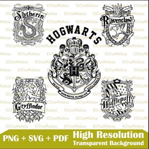 Puede incluir: Un gráfico digital en blanco y negro que presenta el escudo central de Hogwarts rodeado por los cuatro escudos de las casas: Slytherin, Ravenclaw, Gryffindor y Hufflepuff. Cada escudo incluye dibujos de líneas, emblemas y etiquetas de texto.