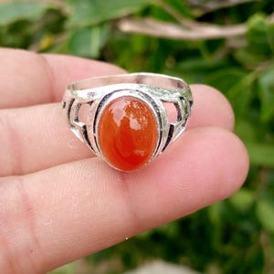 Herrenring aus Sterlingsilber mit Karneol, ovalem orangefarbenem Edelstein, Boho-Schmuckstück
