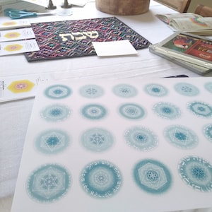 Rosh Hashanah Round Decorations-Stickers Labels Tags-L&#39;Shana Tovah Tikatevu VeTechatemu Blessing-Printable Prayers Hebrew-INSTANT DOWNLOAD