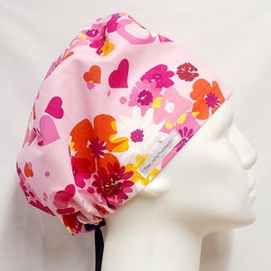 Gorros quirúrgicos hechos a mano por encargo - Flower Hearts