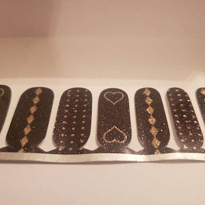 Gold Hearts Nail Polish Strips: Valentine&#39;s Day Nail Art