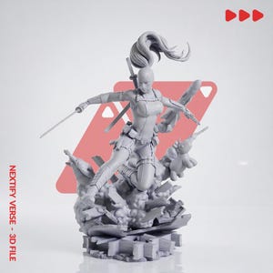 Può includere: Una statuetta grigia stampata in 3D di un personaggio mascherato con una coda di cavallo alta, che impugna una spada e un'arma da fuoco. Il personaggio è posizionato dinamicamente sopra una base di macerie. Il testo NEXTIFY VERSE - 3D FILE è stampato.