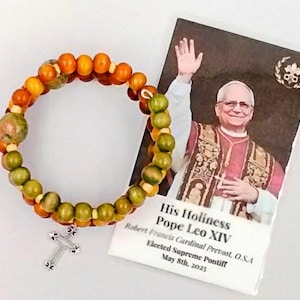 Lembrança do Papa Leão XIV, Pulseira de arame com memória de sândalo, Cartão de oração do Papa Leão XIV, Pulseira de madeira