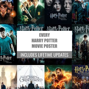 Puede incluir: Un collage de varios carteles de películas de Harry Potter con personajes y escenas de la serie. Un cuadro de texto central blanco y gris dice EVERY HARRY POTTER MOVIE POSTER e INCLUDES LIFETIME UPDATES en letras mayúsculas.