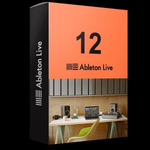 Può includere: Una scatola software rettangolare per Ableton Live 12 con una sezione superiore arancione brillante che riporta il numero 12 e il logo Ableton Live. La parte inferiore mostra una scrivania da studio con altoparlanti, un laptop e una sedia.