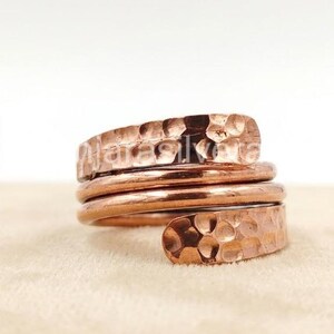 Anillo envolvente de cobre macizo martillado 100%: Anillo curativo hecho a mano