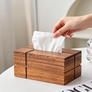Tissueboxhoes van walnoothout, creatieve papierhouder van massief hout, decoratie voor de theetafel in mid-century modern stijl, luxe bureaudecoratie, cadeau voor een housewarming