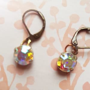 Dormeuses bronze, couleur noire avec perles à facettes de haute coutures aux reflets irisés