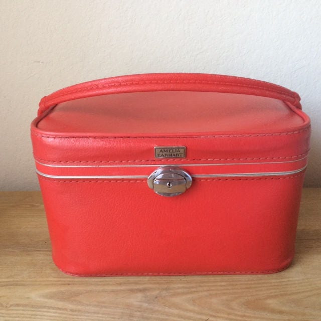 amelia earhart train case