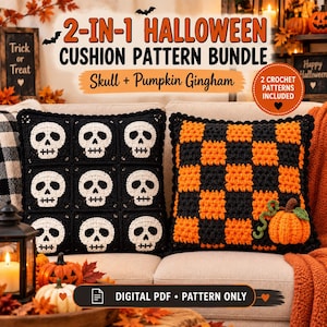 Könnte beinhalten: Ein digitales PDF-Anleitungsset für zwei Halloween-Kissen. Ein Kissen zeigt ein schwarz-weißes Gittermuster aus gehäkelten Totenköpfen. Das andere Kissen hat ein orange-schwarzes Karomuster mit einem kleinen, dreidimensional gehäkelten Kürbis.