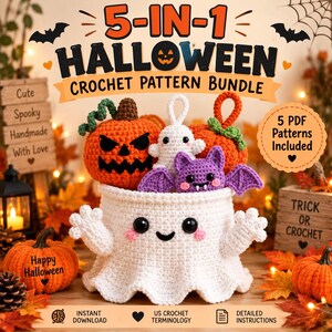 Könnte beinhalten: Ein 5-in-1 Halloween Häkelanleitungs-Set mit einem weißen Geisterkorb, einem Kürbis, einem kleinen weißen Geist und einer lila Fledermaus. Der Text lautet 5-IN-1 HALLOWEEN CROCHET PATTERN BUNDLE, 5 PDF PATTERNS INCLUDED, TRICK OR CROCHET und HAPPY HALLOWEEN.