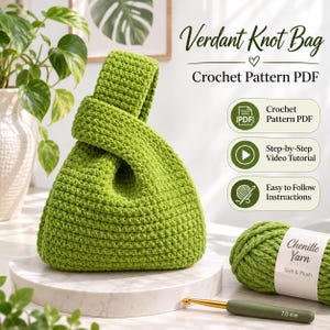 Puede incluir: Un bolso de nudo tejido a ganchillo en color verde brillante con un patrón de puntos texturizado. La imagen incluye el texto Verdant Knot Bag, Crochet Pattern PDF, Step-by-Step Video Tutorial y Easy to Follow Instructions, junto a un ovillo de lana chenilla y un ganchillo de 7,0 mm.