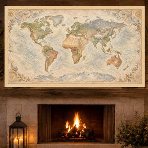 Puede incluir: Una impresión de arte mural rectangular que presenta un mapa mundial detallado con una estética vintage. El mapa muestra los continentes en tonos tierra apagados de verde y marrón sobre un fondo de océano azul pálido, con bordes florales.