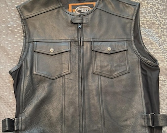 Custom Bilt Leather Motorcycle Vest Men's 2XL Black Zip Front Biker Riding Vest