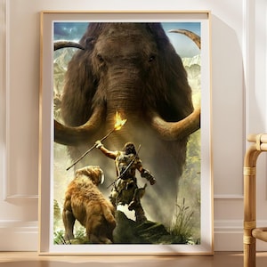 Puede incluir: Una impresión artística enmarcada que representa una escena prehistórica con un gran mamut lanudo, un tigre dientes de sable y una figura humana sosteniendo una antorcha encendida. La obra presenta tonos tierra de marrón, oro y verde, mostrando un encuentro dramático en un paisaje salvaje. La impresión está encerrada en un marco de madera fino y claro, presentando una ilustración detallada de la fauna antigua y un personaje humano.